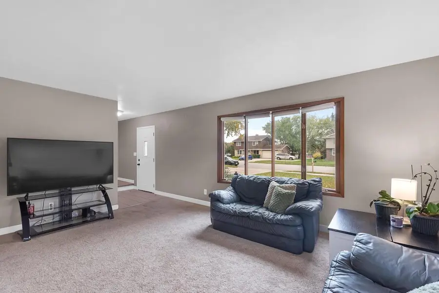 104 W Stoney Ridge WAY, Saukville, WI 53080 - Image #3