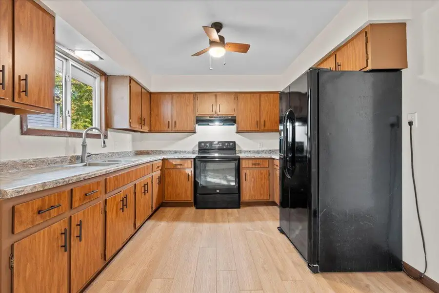 557 Leavens AVENUE #559, Sheboygan Falls, WI 53085 - Image #3