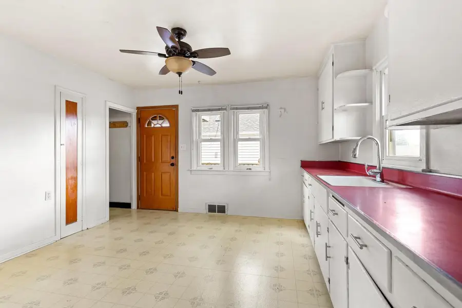 3779 S Pennsylvania AVENUE, Saint Francis, WI 53235 - Image #2