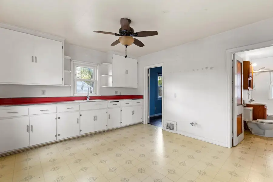 3779 S Pennsylvania AVENUE, Saint Francis, WI 53235 - Image #3