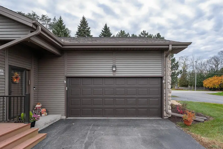 W131N8112 Country Terrace LANE, Menomonee Falls, WI 53051 - Image #2