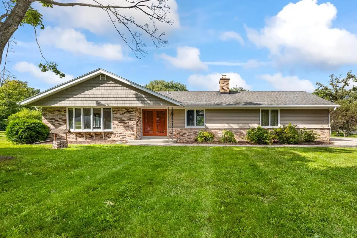 15620 Vernon DRIVE, Brookfield, WI 53005 - Image #1