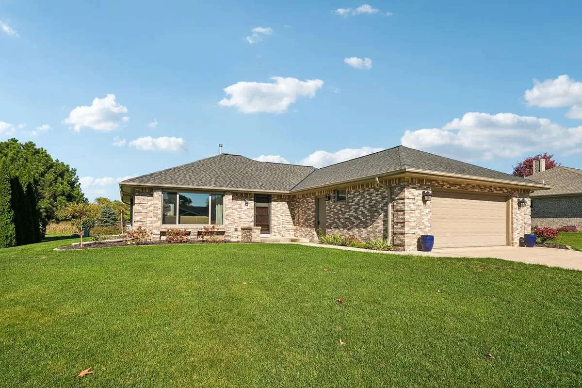 3910 E Greenway DRIVE, Oak Creek, WI 53154 - Image #1