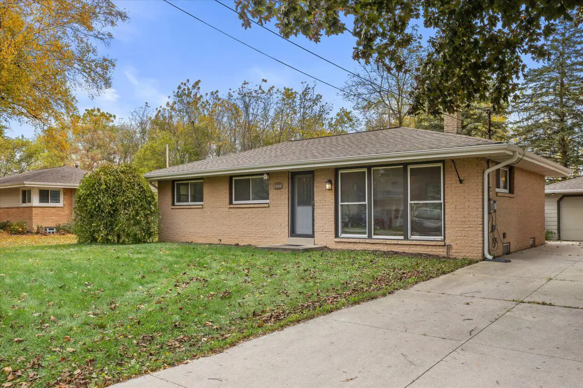 9114 S Annette PLACE, Oak Creek, WI 53154 - Image #1