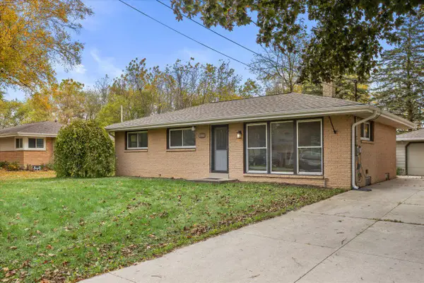 9114 S Annette PLACE, Oak Creek, WI 53154