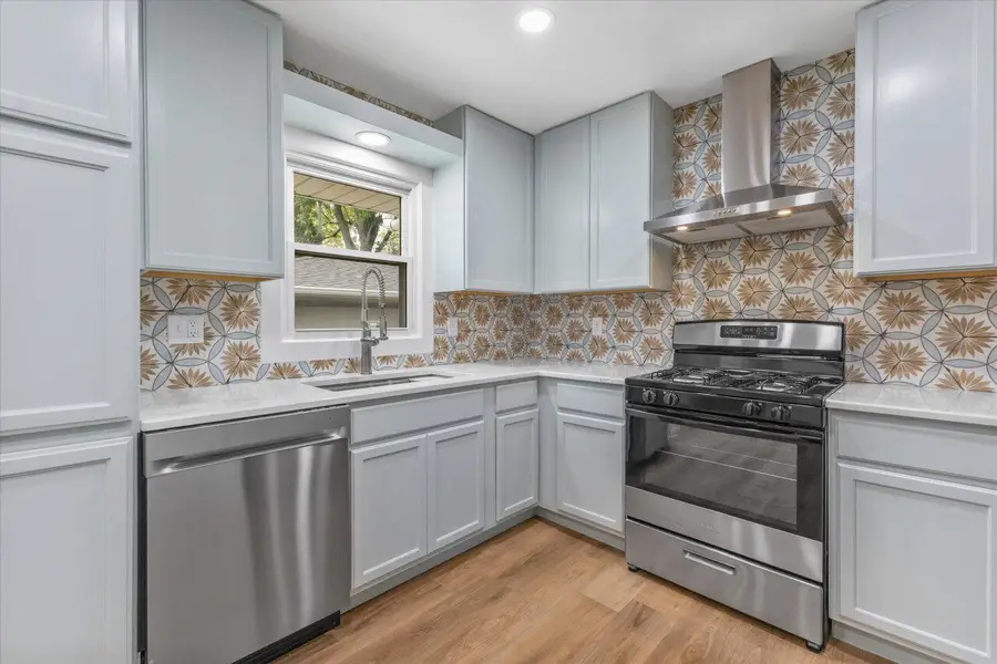 9114 S Annette PLACE, Oak Creek, WI 53154 - Image #2