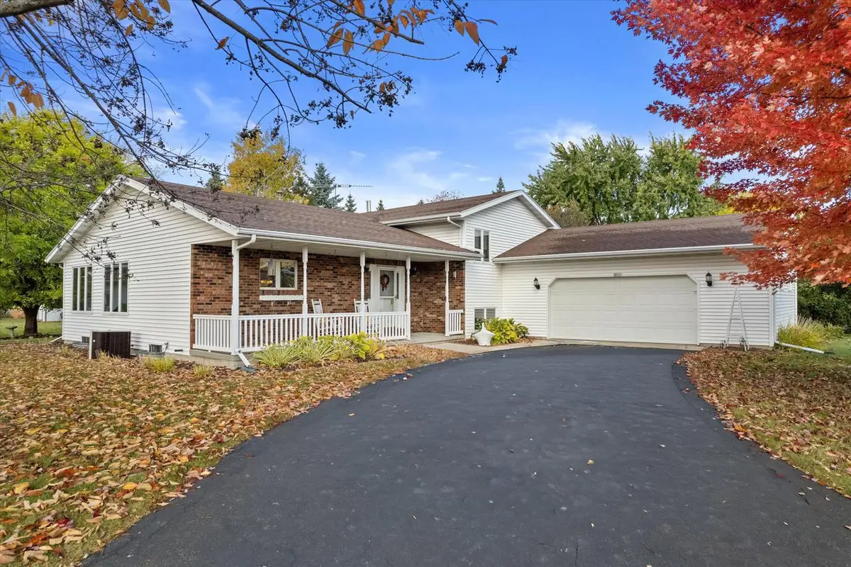 2601 Oakwood CIRCLE, Oshkosh, WI 54904 - Image #1