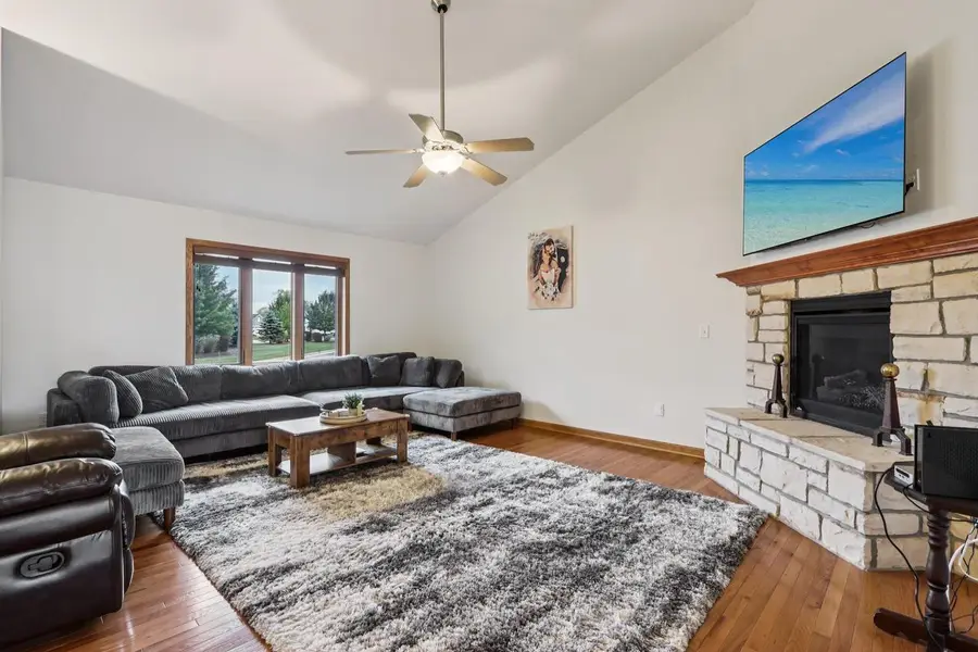 219 Windmill LANE, Walworth, WI 53184 - Image #2