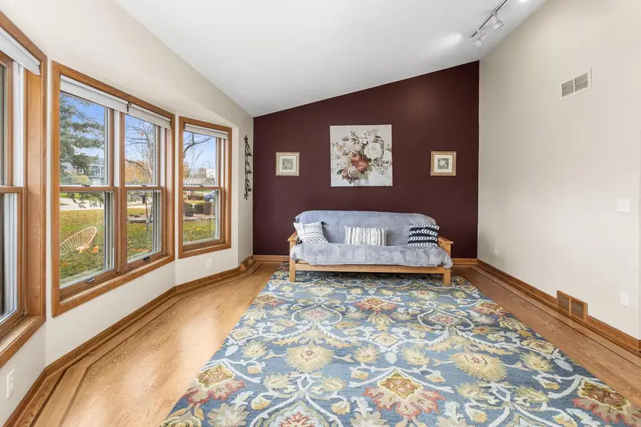 N28W22352 Foxwood LANE, Waukesha, WI 53186 - Image #3