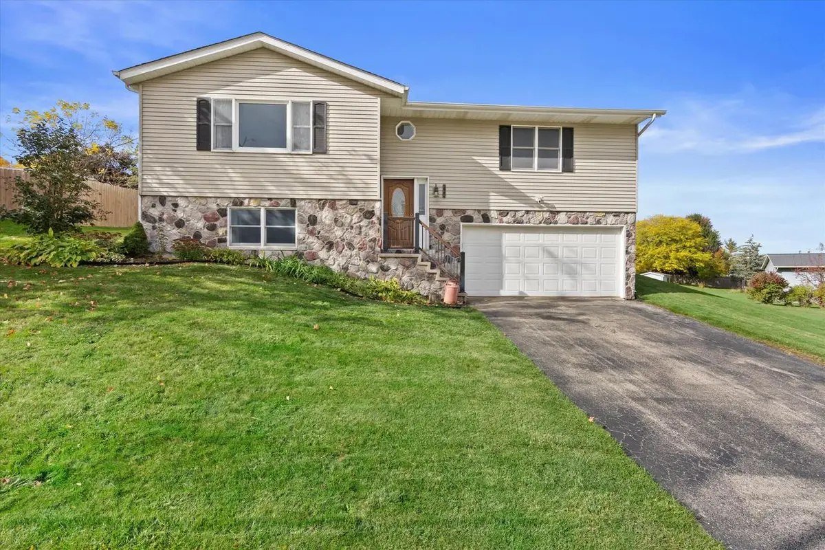 113 Kerri Ann COURT, Hartford, WI 53027 - Image #1