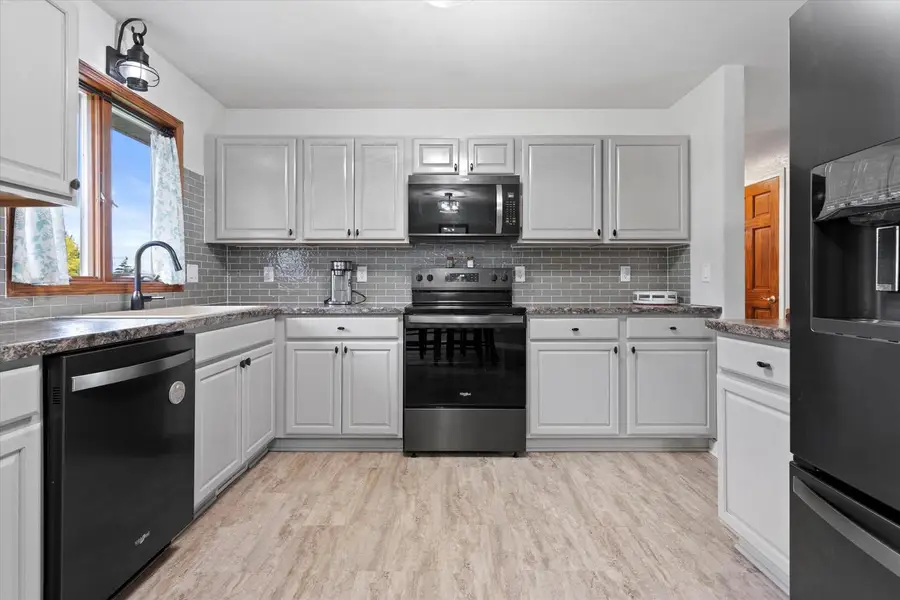 113 Kerri Ann COURT, Hartford, WI 53027 - Image #2