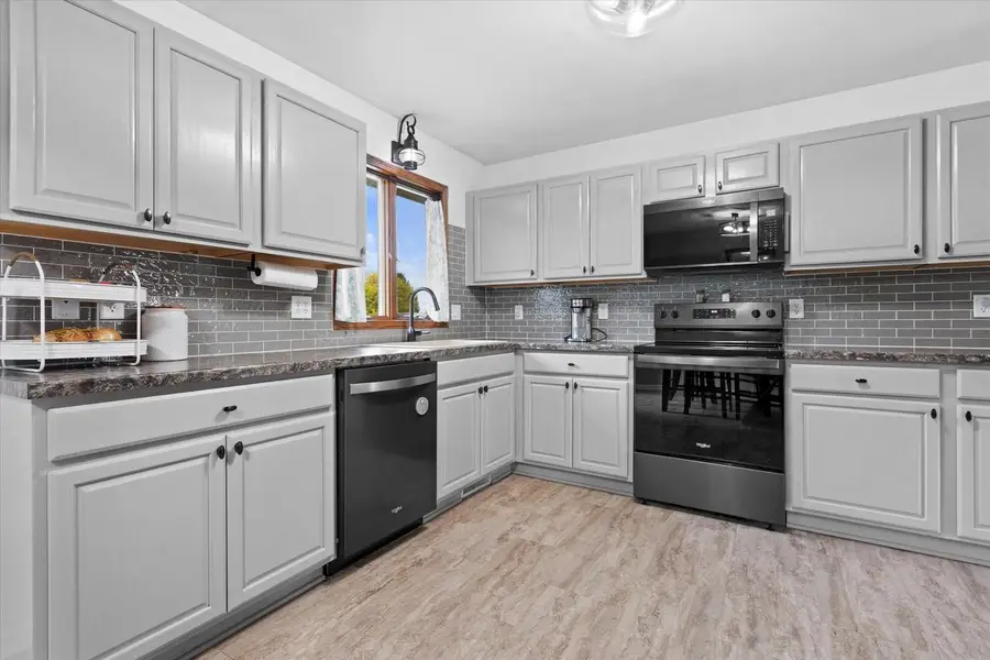 113 Kerri Ann COURT, Hartford, WI 53027 - Image #3