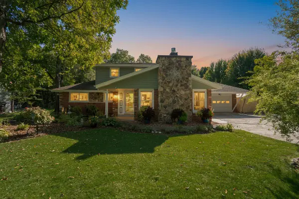 3267 W Skamra AVENUE, Franklin, WI 53132