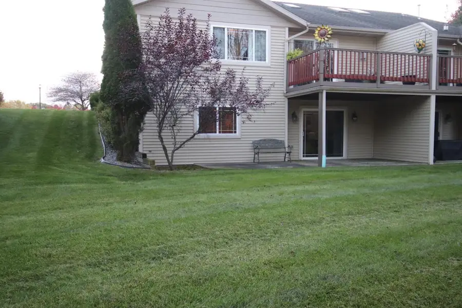 1274 Meadowbrook DRIVE #2, Cleveland, WI 53015 - Image #2