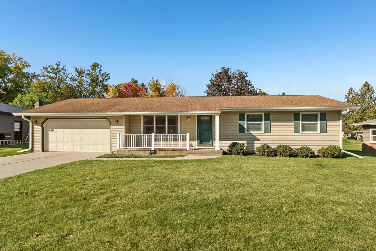 614 Madison DRIVE, Delavan, WI 53115 - Image #1