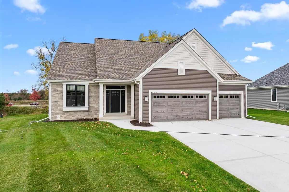 W251N2367 Valleyview CIRCLE, Pewaukee, WI 53072 - Image #1