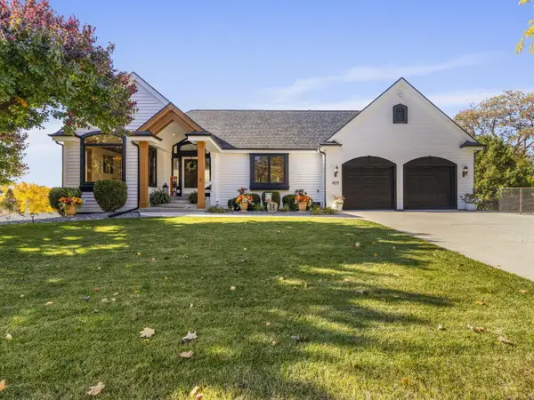 635 W Pierre LANE, Port Washington, WI 53074