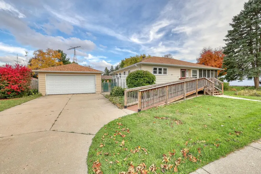 613 N Washington STREET, Elkhorn, WI 53121 - Image #2