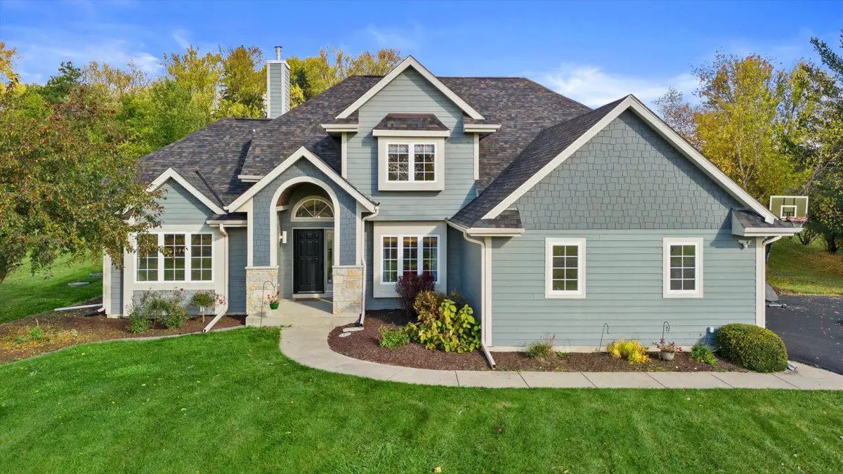 N76W24944 Ridgefield DRIVE, Lisbon, WI 53089 - Image #1