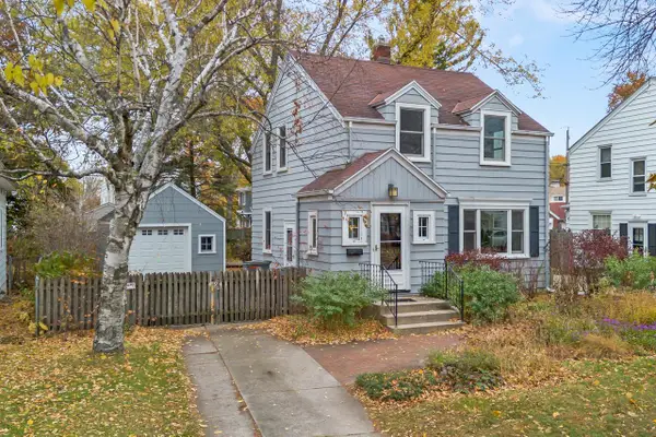 4941 N Hollywood AVENUE, Whitefish Bay, WI 53217