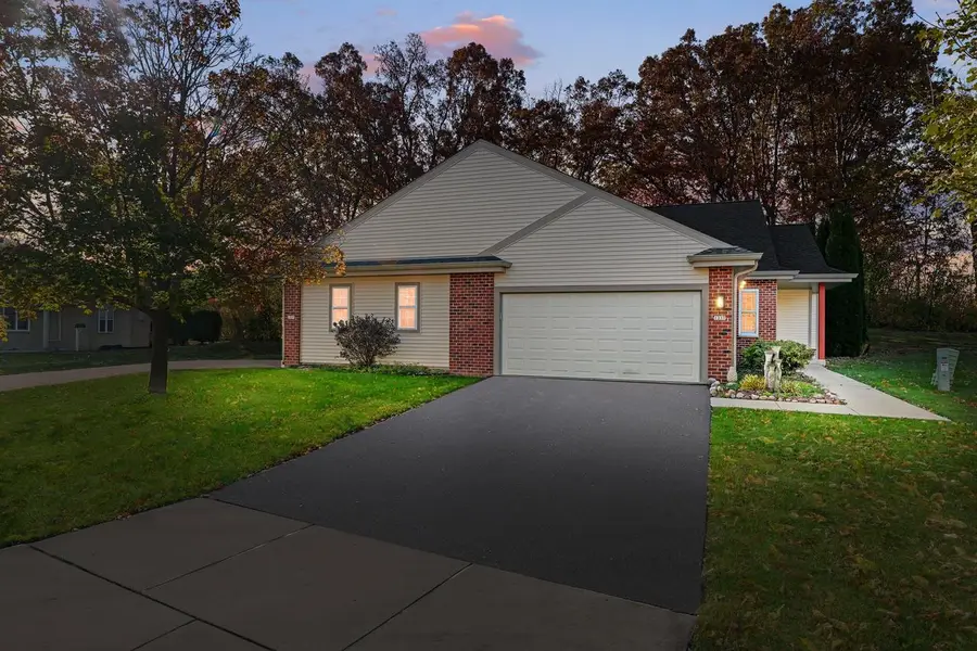 1337 E Buckwood DRIVE, Oak Creek, WI 53154 - Image #2