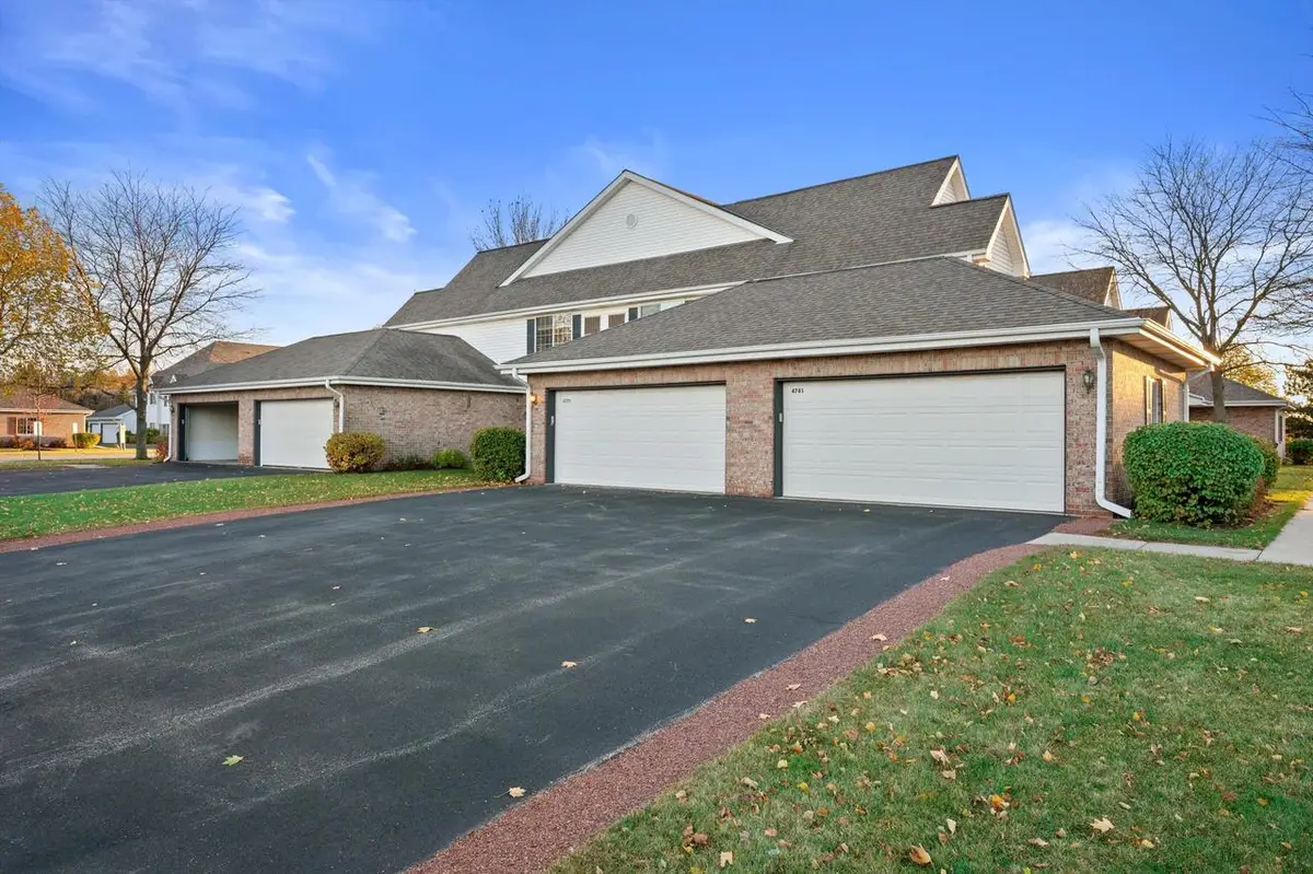 4779 S Forest Point BOULEVARD, New Berlin, WI 53151 - Image #1