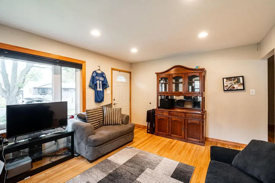 526 Peters DRIVE, Waukesha, WI 53188 - Image #2