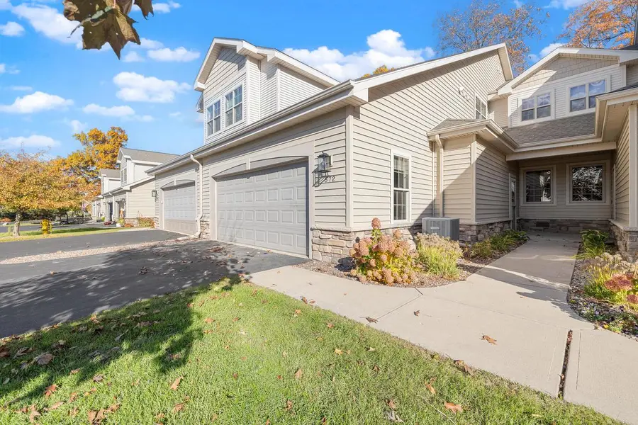 572 Cedar Bluffs WAY, Slinger, WI 53086 - Image #3