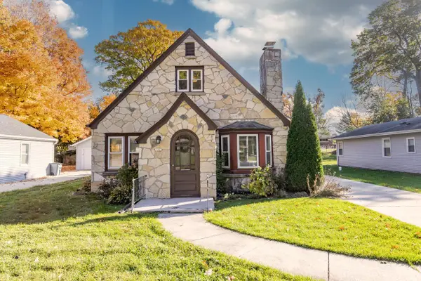 1300 Parkway DRIVE, Brookfield, WI 53005