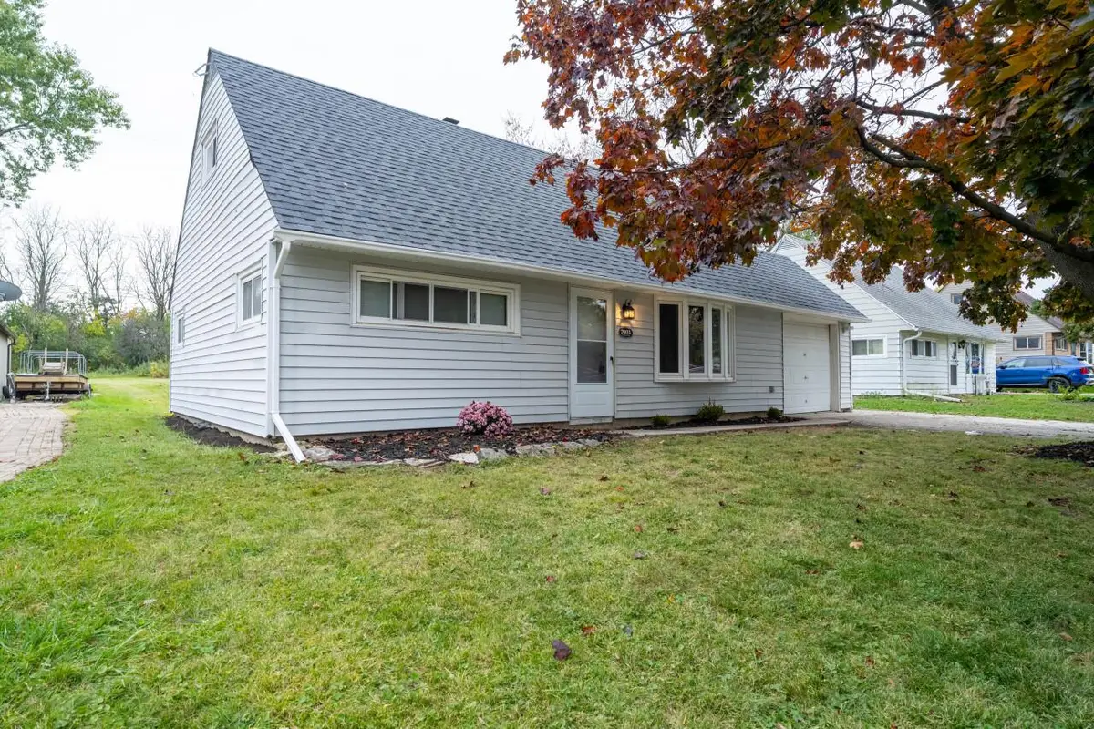 7001 W Allerton AVENUE, Greenfield, WI 53220 - Image #1