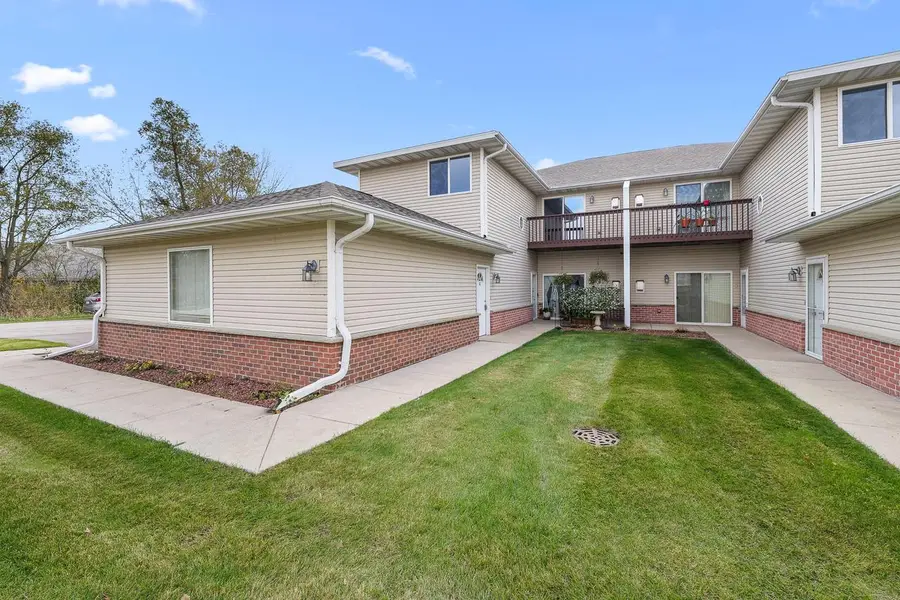 326 Brookside DRIVE #6, Mayville, WI 53050 - Image #2
