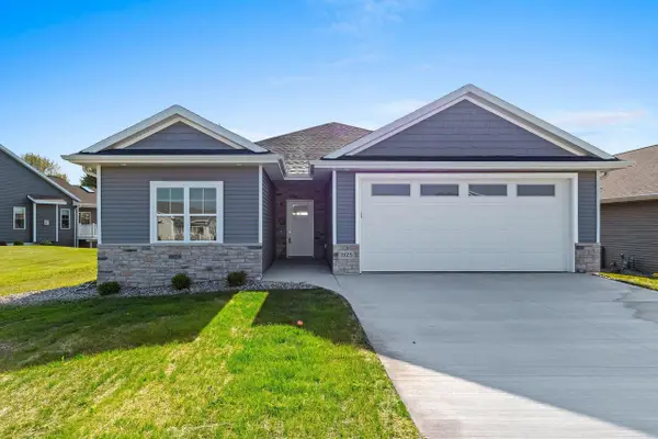 1925 Creekwood COURT, Manitowoc, WI 54220