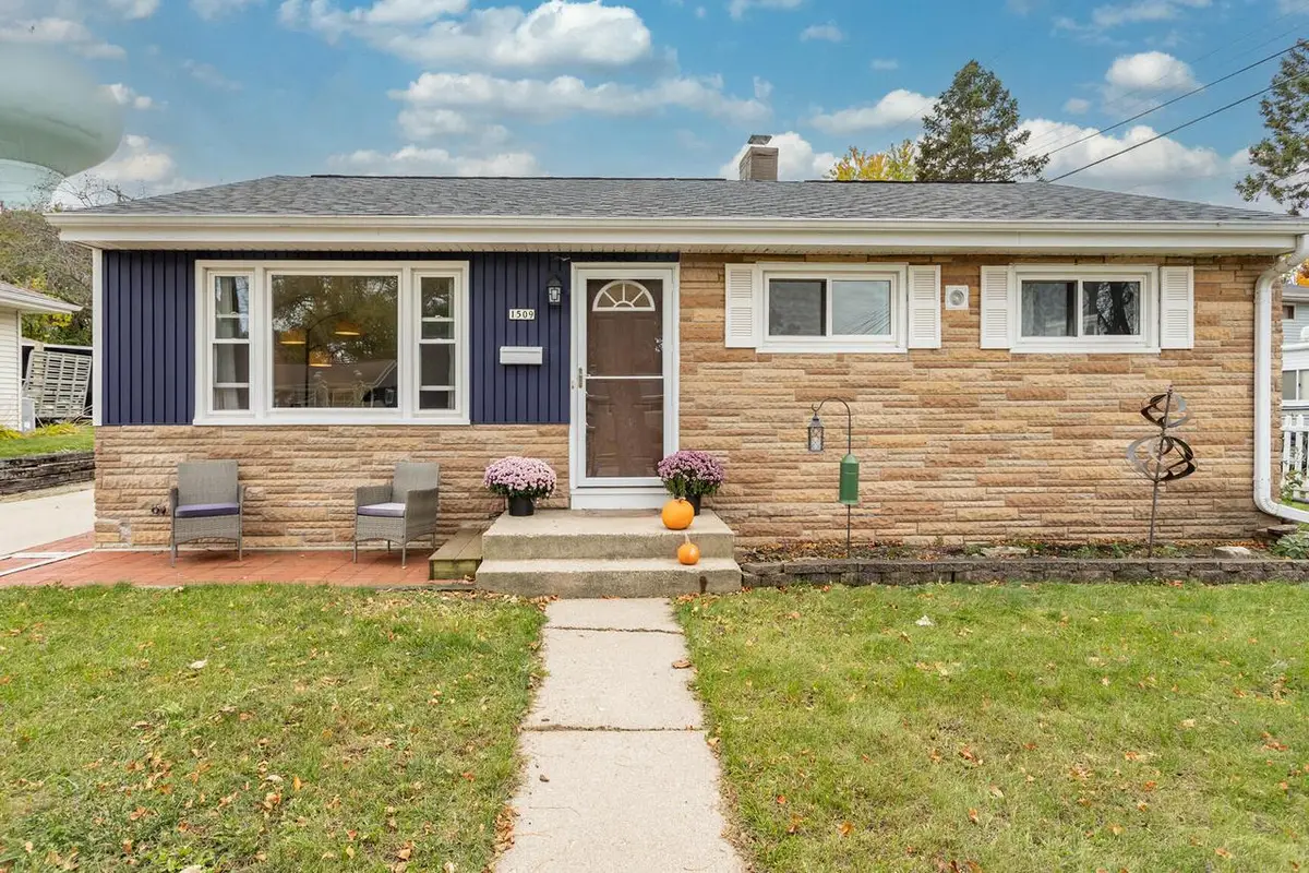 1509 Aldoro DRIVE, Waukesha, WI 53188 - Image #1