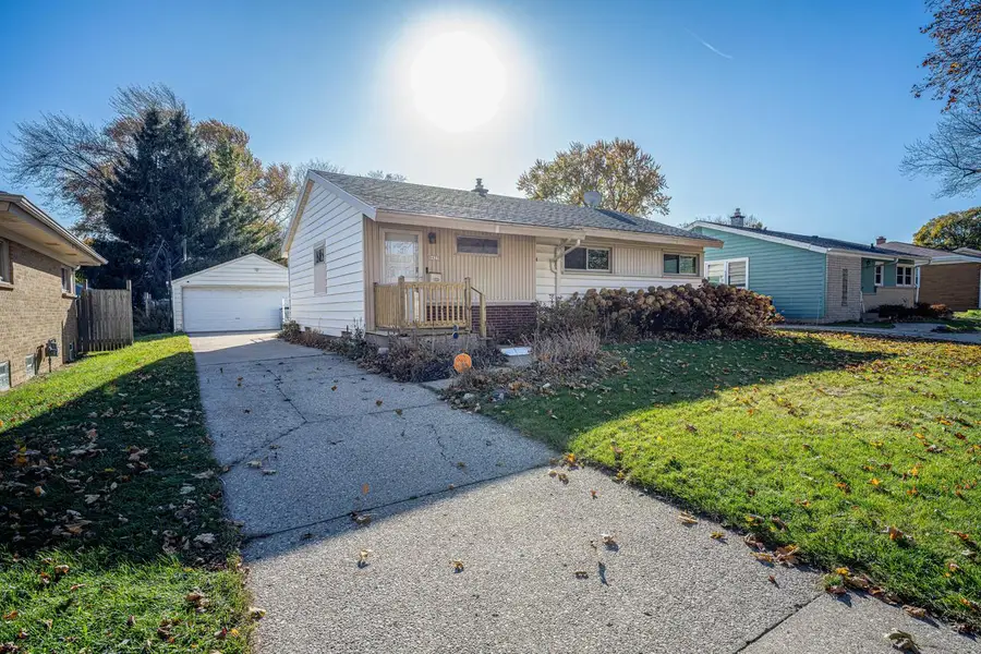 8627 W Ruby AVENUE, Milwaukee, WI 53225 - Image #2
