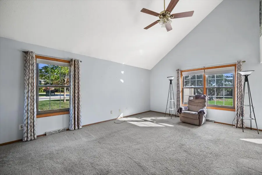 8196 S Forest Hills CIRCLE, Franklin, WI 53132 - Image #3