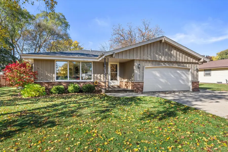 15450 W Elmont LANE, New Berlin, WI 53151 - Image #2