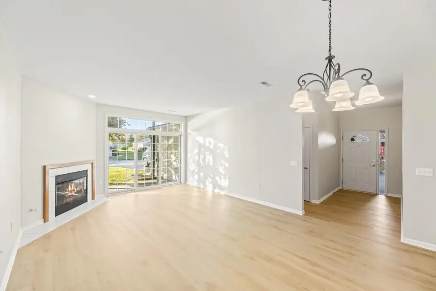 N16W26567 Tall Reeds LANE #D, Pewaukee, WI 53072 - Image #2