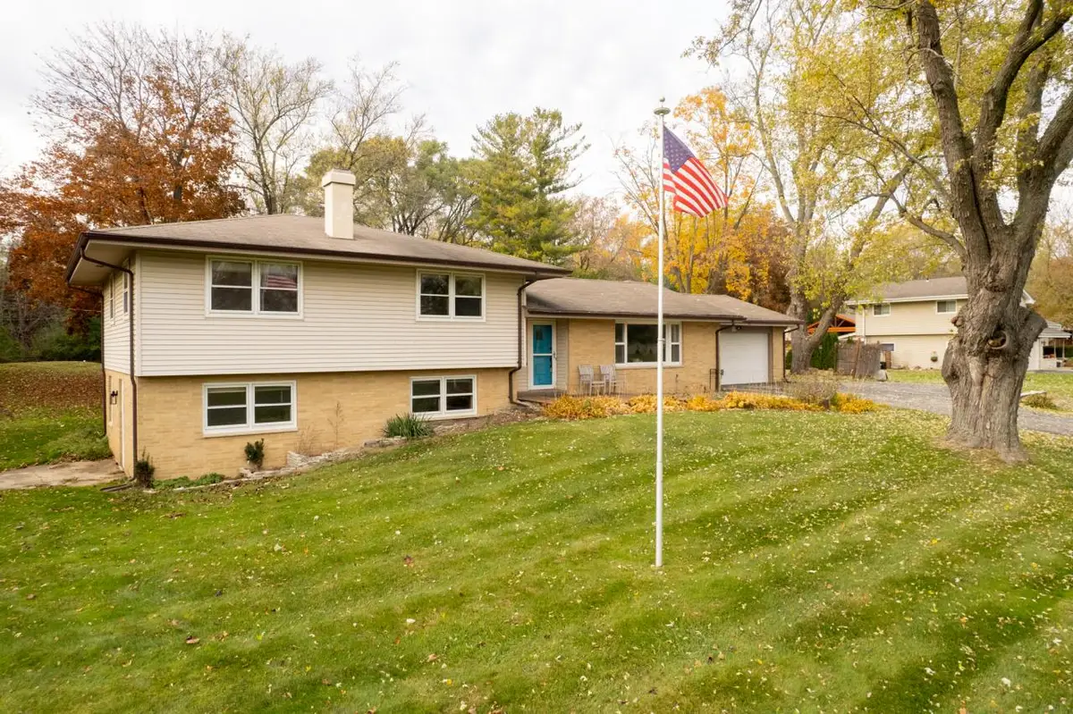 W199N9355 Wellington DRIVE, Menomonee Falls, WI 53051 - Image #1