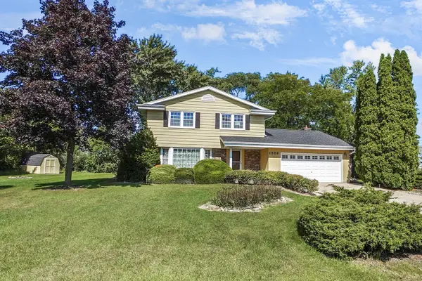 1320 W Lois LANE, Oak Creek, WI 53154