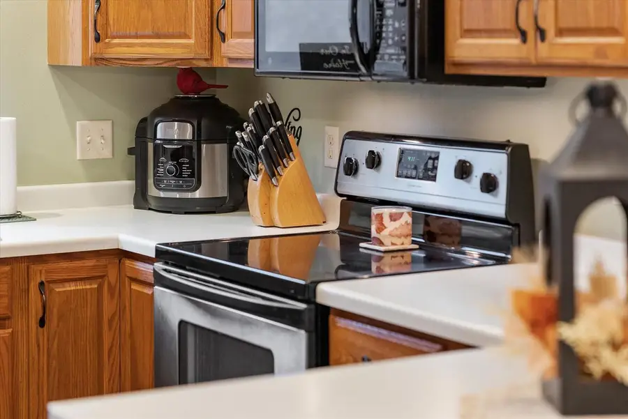 305 Kames COURT, Slinger, WI 53086 - Image #2