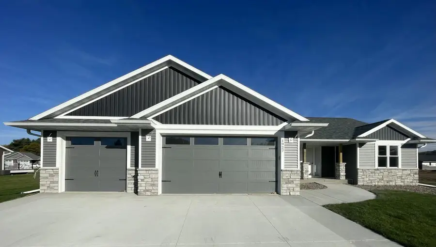 1927 Golden Gate WAY, Holmen, WI 54636 - Image #2