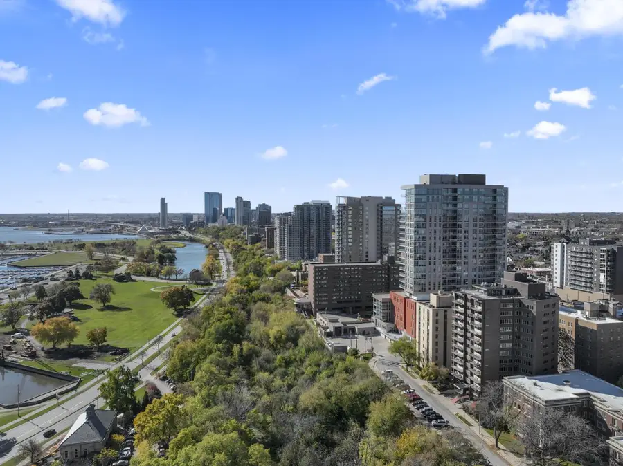1919 N Summit AVENUE #4A, Milwaukee, WI 53202 - Image #2