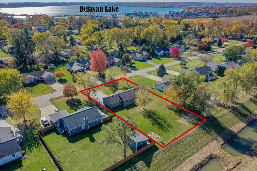 530 Valencia DRIVE, Delavan, WI 53115 - Image #2