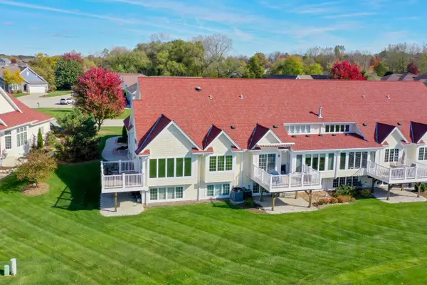 4033 S Fohr DRIVE #12, New Berlin, WI 53151