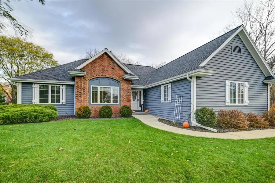 1958 Hillcrest DRIVE, Delafield, WI 53018 - Image #2