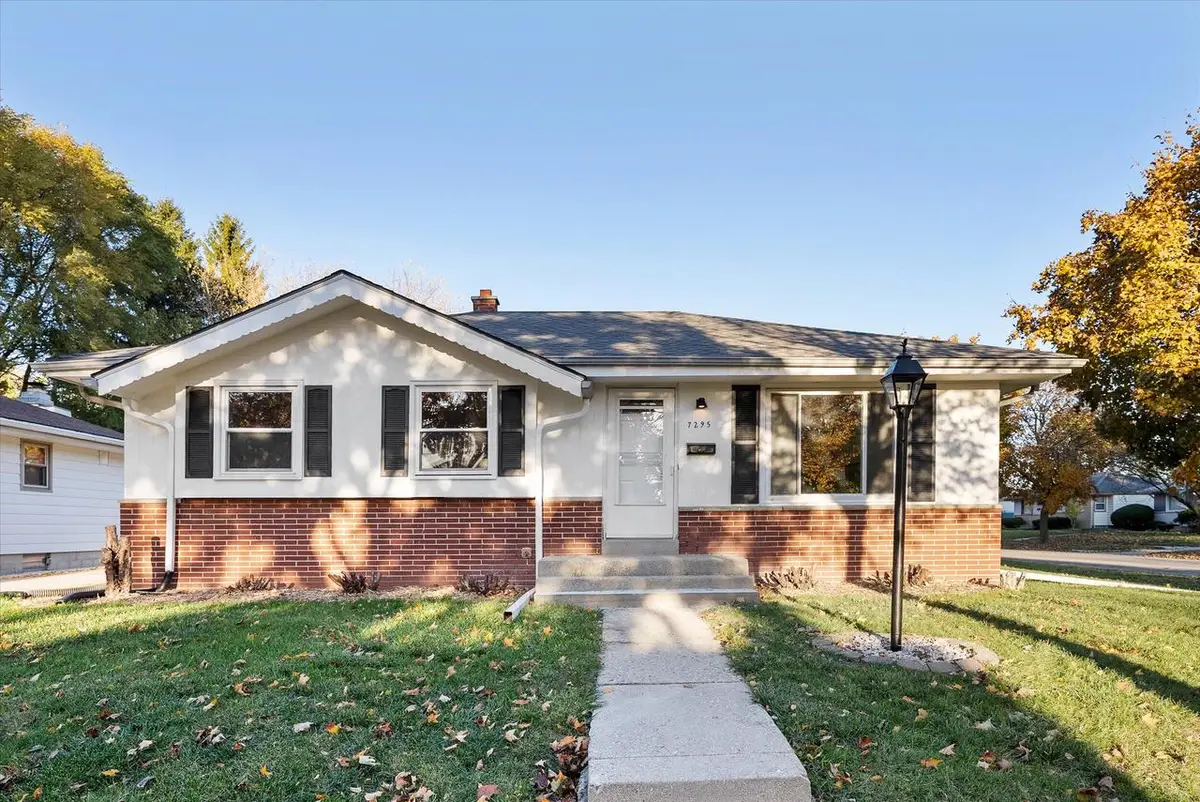 7295 W Cody CIRCLE, Milwaukee, WI 53223 - Image #1