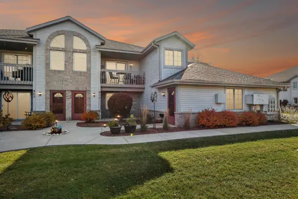 853 Quinlan DRIVE #C, Pewaukee, WI 53072