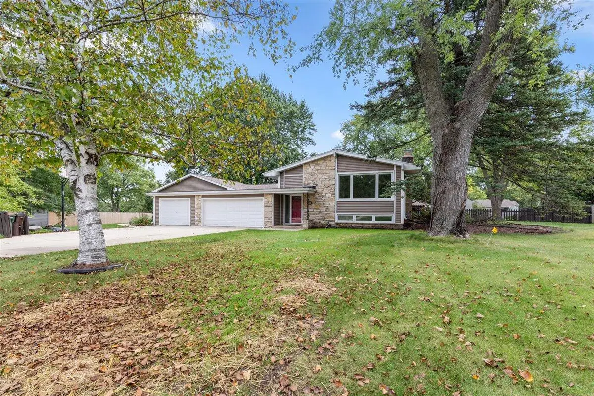 3332 S El Sirroco DRIVE, New Berlin, WI 53151 - Image #1