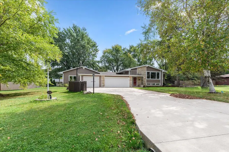 3332 S El Sirroco DRIVE, New Berlin, WI 53151 - Image #2