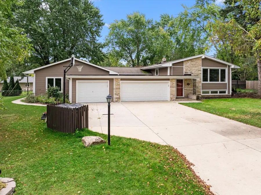 3332 S El Sirroco DRIVE, New Berlin, WI 53151 - Image #3